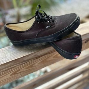 Vans Classic Authentic Triple Black Like New